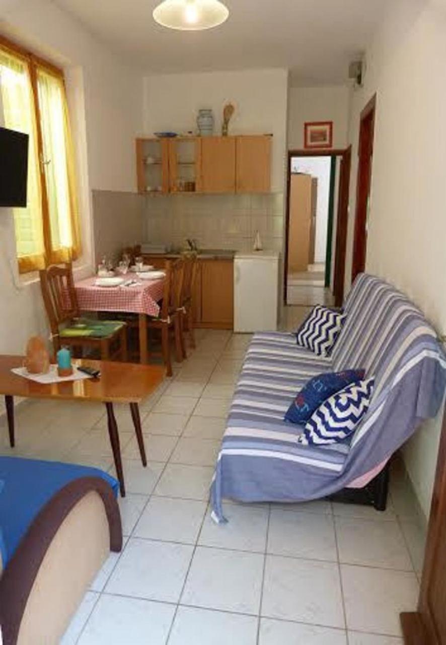 Holiday Home Villa Jadran - 10 M From Beach بريكو المظهر الخارجي الصورة